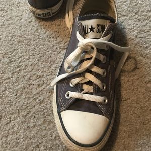 NAVY BLUE CONVERSE LOW TOP ALL STARS!!